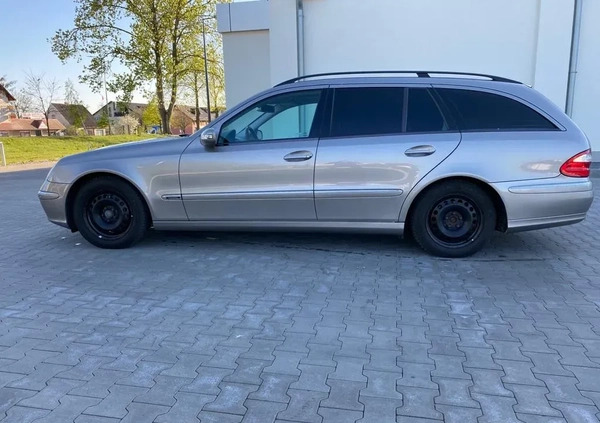 Mercedes-Benz Klasa E cena 28000 przebieg: 286000, rok produkcji 2005 z Skórcz małe 106